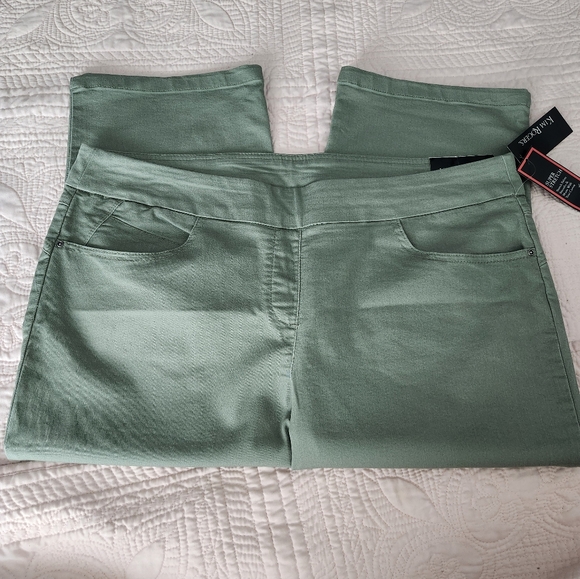 Kim Roger's Capri, Size 18 - Picture 2 of 5